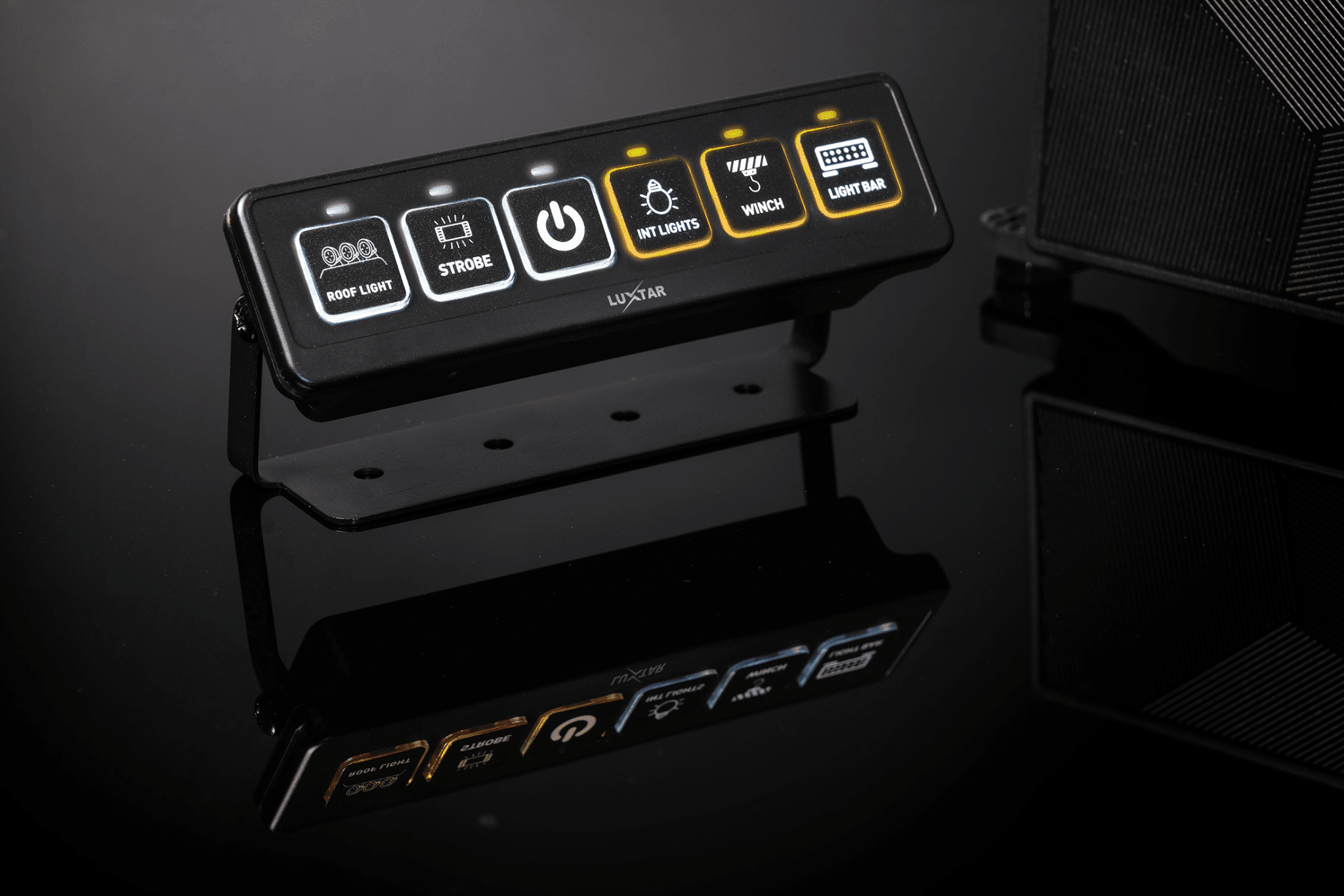 Switch Panel – 6 Channel – 12-24V DC – 2026-12-24 00:00:00 – LUXTAR – emballage og indhold | LUXTAR