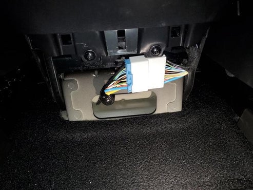 billede, der viser brugen af Tesla OBD canbus-adapter Model S/X 2021+ - TESLA