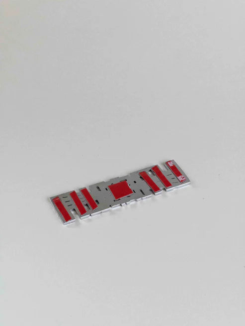 billede, der viser brugen af Tesla Plaid Emblem/Badge Silver - TESLA