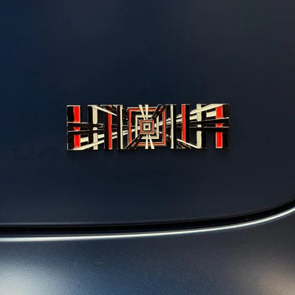 emballage og tilhørende tilbehør til Tesla Plaid Emblem/Badge Silver - TESLA