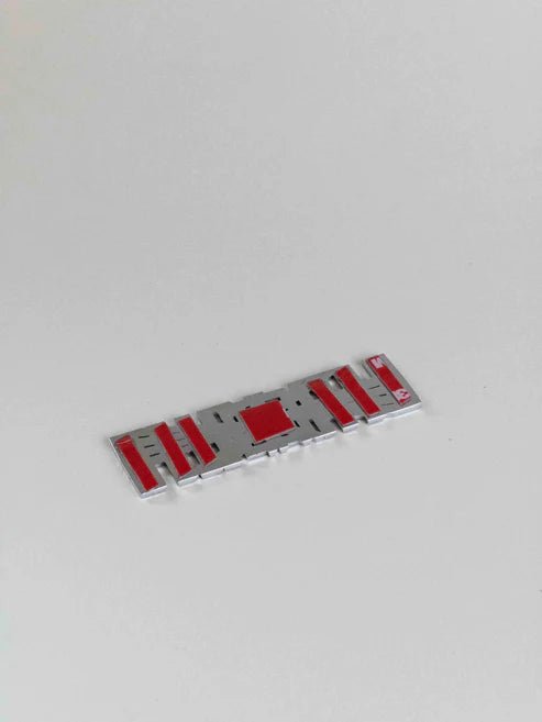 billede, der viser brugen af Tesla Plaid Emblem/Badge Silver - TESLA