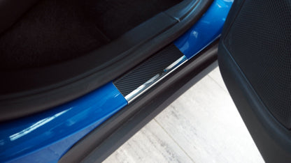 Tröskelskydd Ford Focus IV 4D/5D/Kombi 2018–2025 – kolfiber-look - Carlevel AB - Fordon och delar > Fordonsdelar > Karossdelar