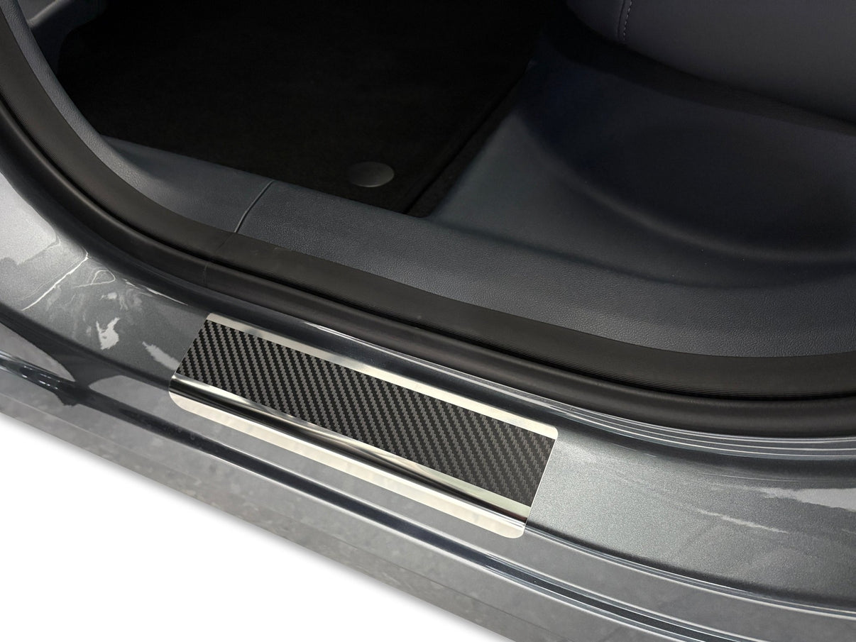 Tröskelskydd Geely EX5 2025+/Geely Starray EM-i 2025+ – Kolfiberlook - Carlevel AB - Fordon och delar > Fordonsdelar > Karossdelar