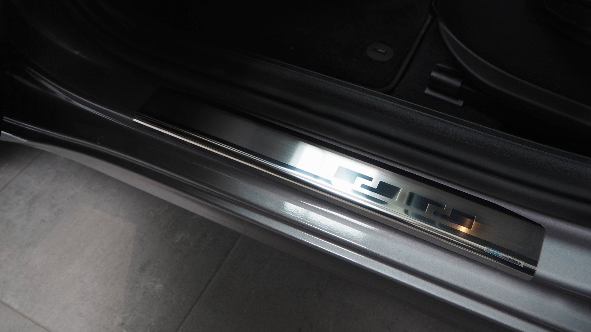 Sill Protector til Hyundai Elantra VII 2021+ – Rustfrit stål | Alu-Frost - produktbillede forfra | Alu-Frost