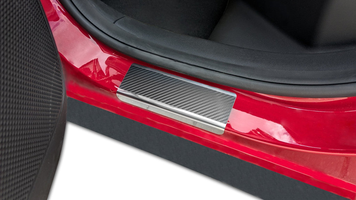 Tröskelskydd MG ZS II 2024+ – kolfiber-look - Carlevel AB - Fordon och delar > Fordonsdelar > Karossdelar