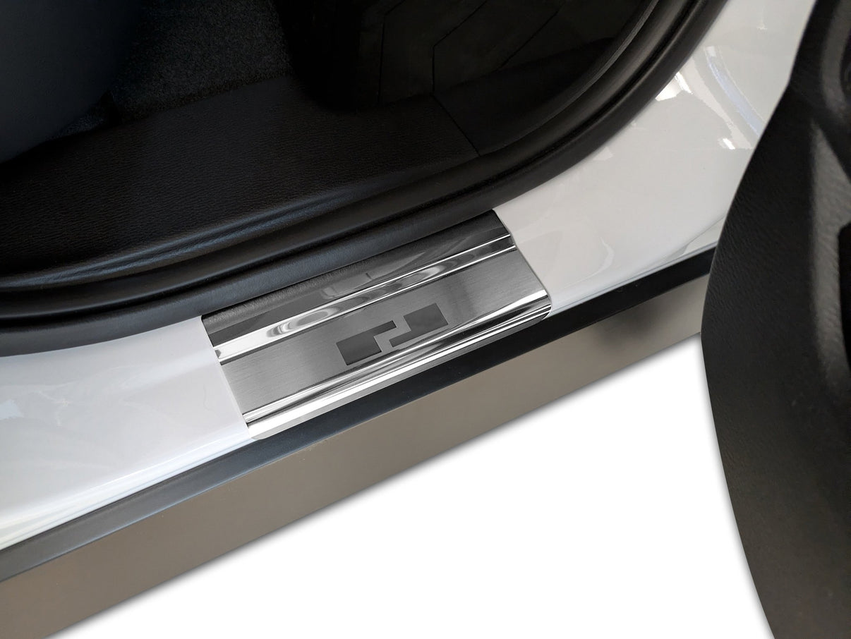 Tröskelskydd Mitsubishi Outlander IV 2025+ – rostfritt stål - Carlevel AB - Fordon och delar > Fordonsdelar > Karossdelar