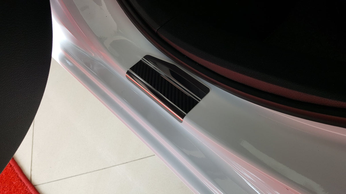 Tröskelskydd Nissan Micra V 5D 2017–2022 – kolfiber-look - Carlevel AB - Fordon och delar > Fordonsdelar > Karossdelar