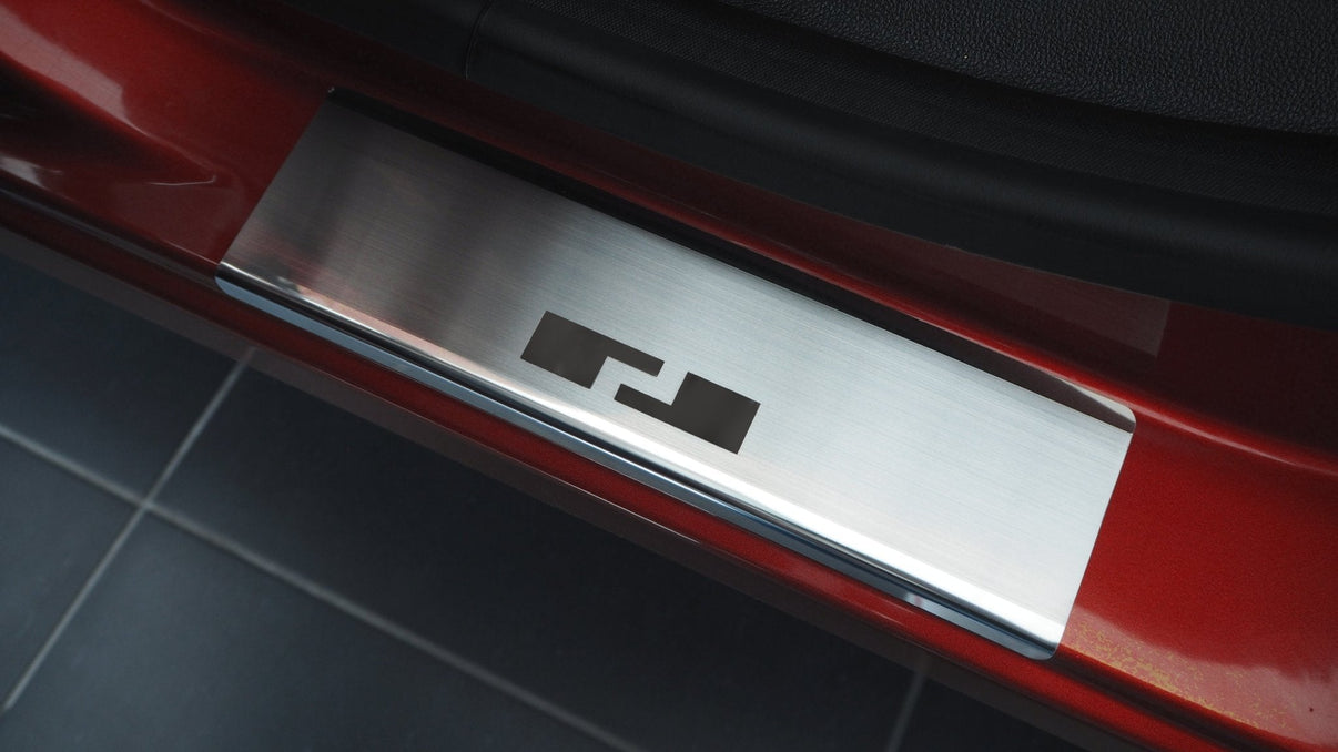 Sillbeskyttere til Renault Captur I 2013-2019 - rustfrit stål | Alu-Frost - nærbillede detaljer | Alu-Frost
