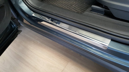 Sill Protector til Skoda Kodiaq I 2017-2024 - Rustfrit stål | Alu-Frost - produktbillede forfra | Alu-Frost