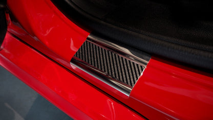 Tröskelskydd till Alfa Romeo Giulia II FL 2020+ – Kolfiber-look - Carlevel AB - Fordon och delar > Fordonsdelar > Karossdelar