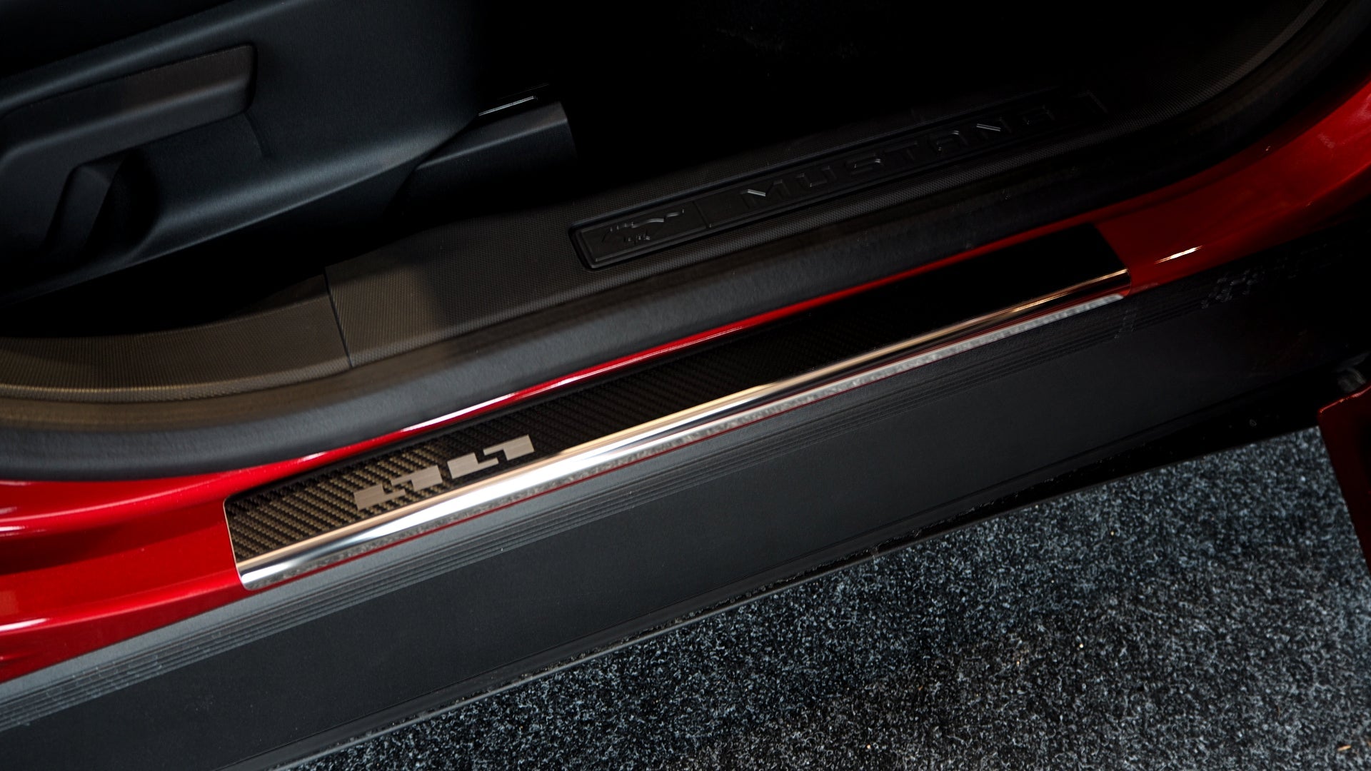 Tröskelskydd till Ford Mustang Mach-E 2021+ – Kolfiber-look - Carlevel AB - Fordon och delar > Fordonsdelar > Karossdelar