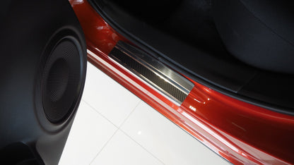 Tröskelskydd till Nissan Juke II 2019+ – Kolfiber-look - Carlevel AB - Fordon och delar > Fordonsdelar > Karossdelar