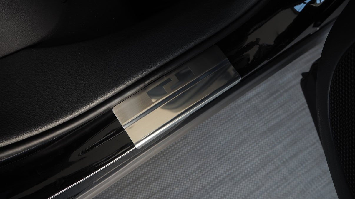 Sill Protector Toyota Corolla Cross 2022+ - Rustfrit stål Alu-Frost - Nærbillede detaljer | Alu-Frost