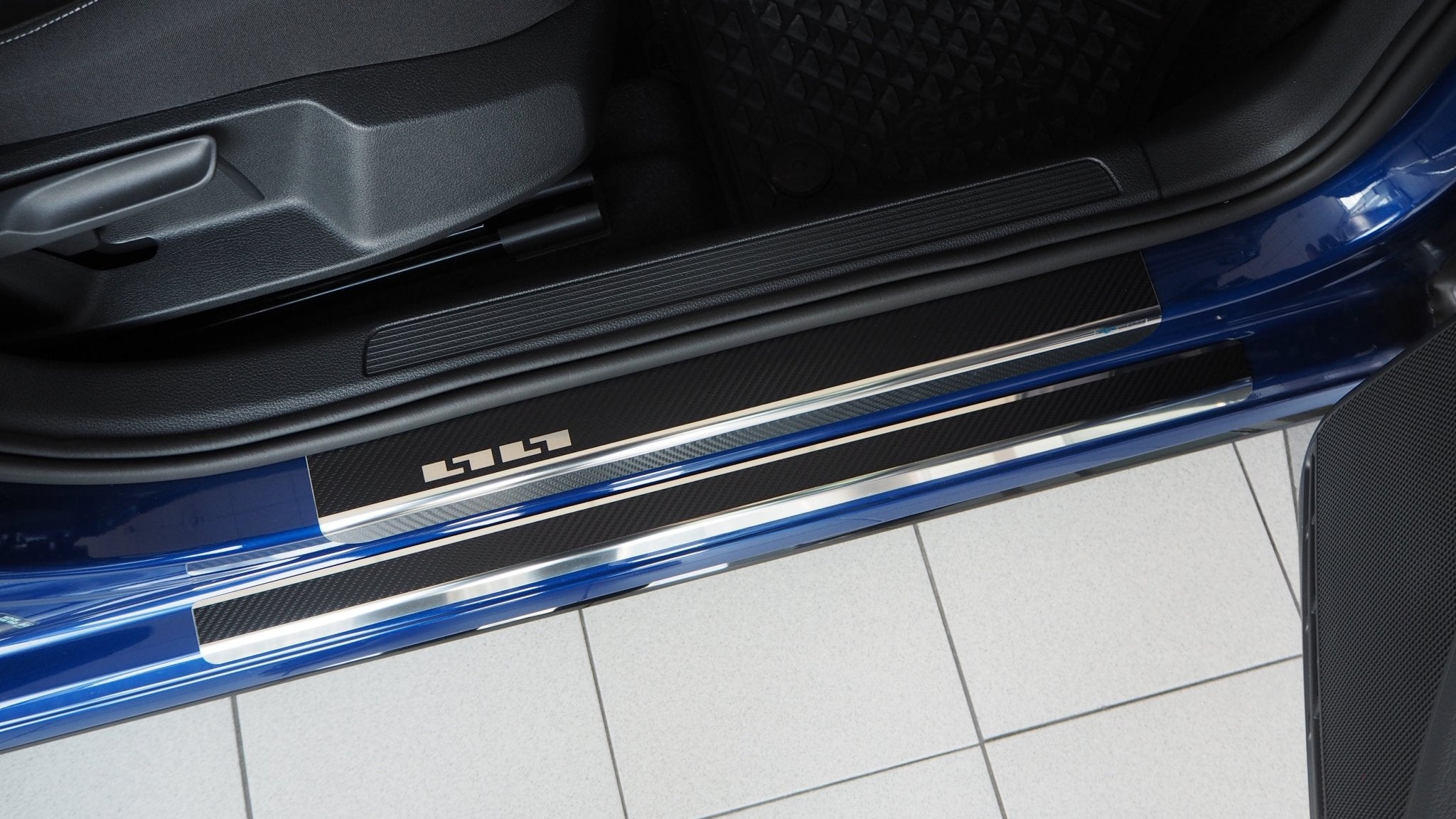 Tröskelskydd VW Golf VII 5D/Kombi 2012–2019 – kolfiber-look - Carlevel AB - Fordon och delar > Fordonsdelar > Karossdelar