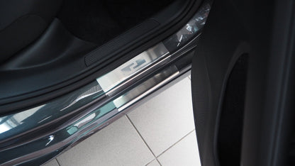 Tærskelbeskyttelse til VW Golf VII 5D / Stationcar 2012-2019 - 4-pak rustfrit stål | Alu-Frost - nærbillede detaljer | Alu-Frost
