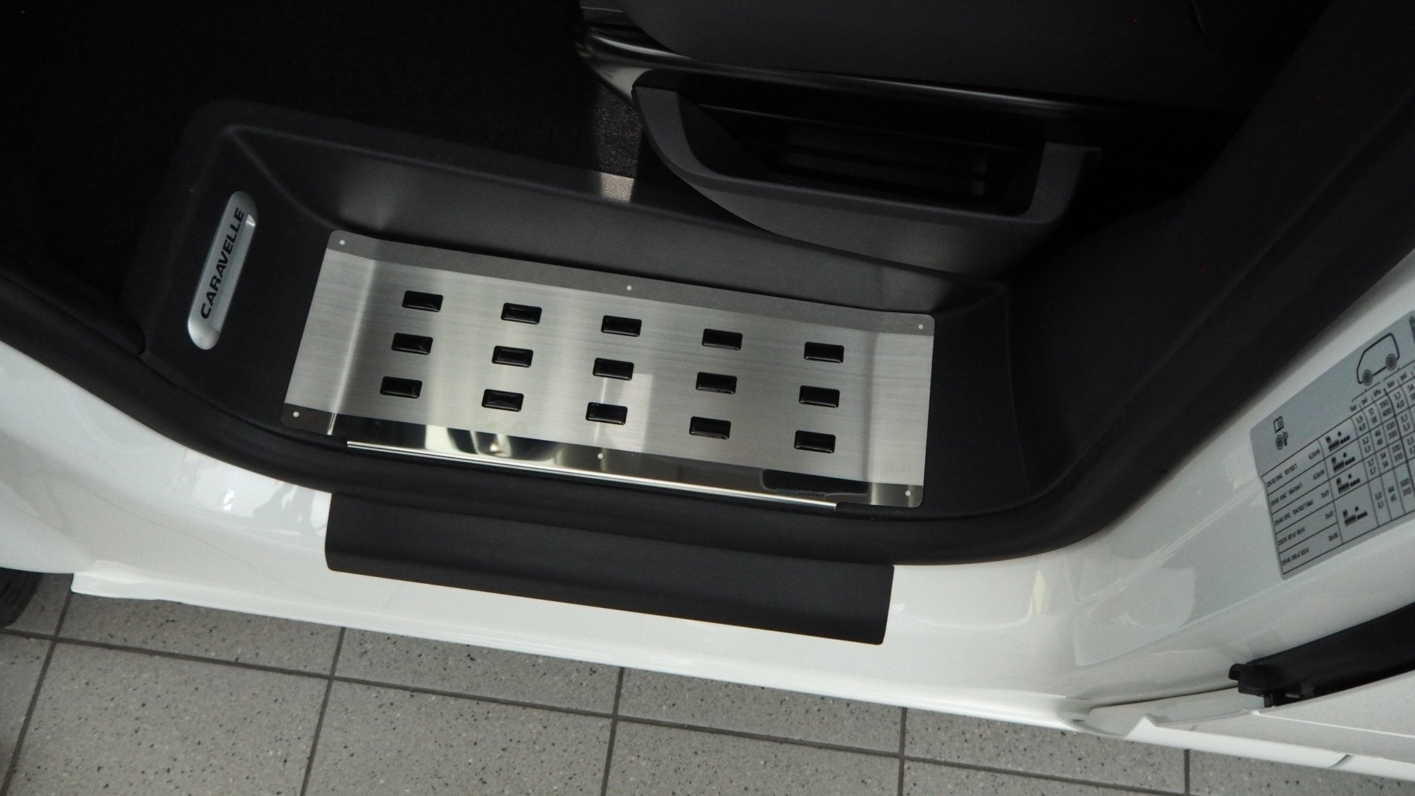 Sill Protector til VW Multivan T5 T6 T6.1 2003-2021 - Rustfrit stål - Produktbillede forfra | Carlevel