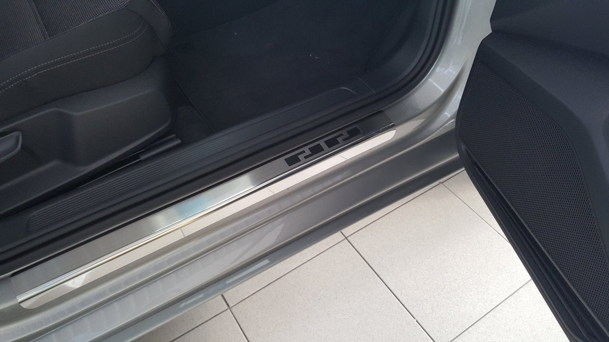 Sill Protectors til VW Passat B8 2014-2023 - 4-Pack rustfrit stål | Alu-Frost - nærbillede detaljer | Alu-Frost
