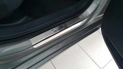 Sill Protectors til VW Passat B8 2014-2023 - 4-Pack rustfrit stål | Alu-Frost - produktbillede forfra | Alu-Frost