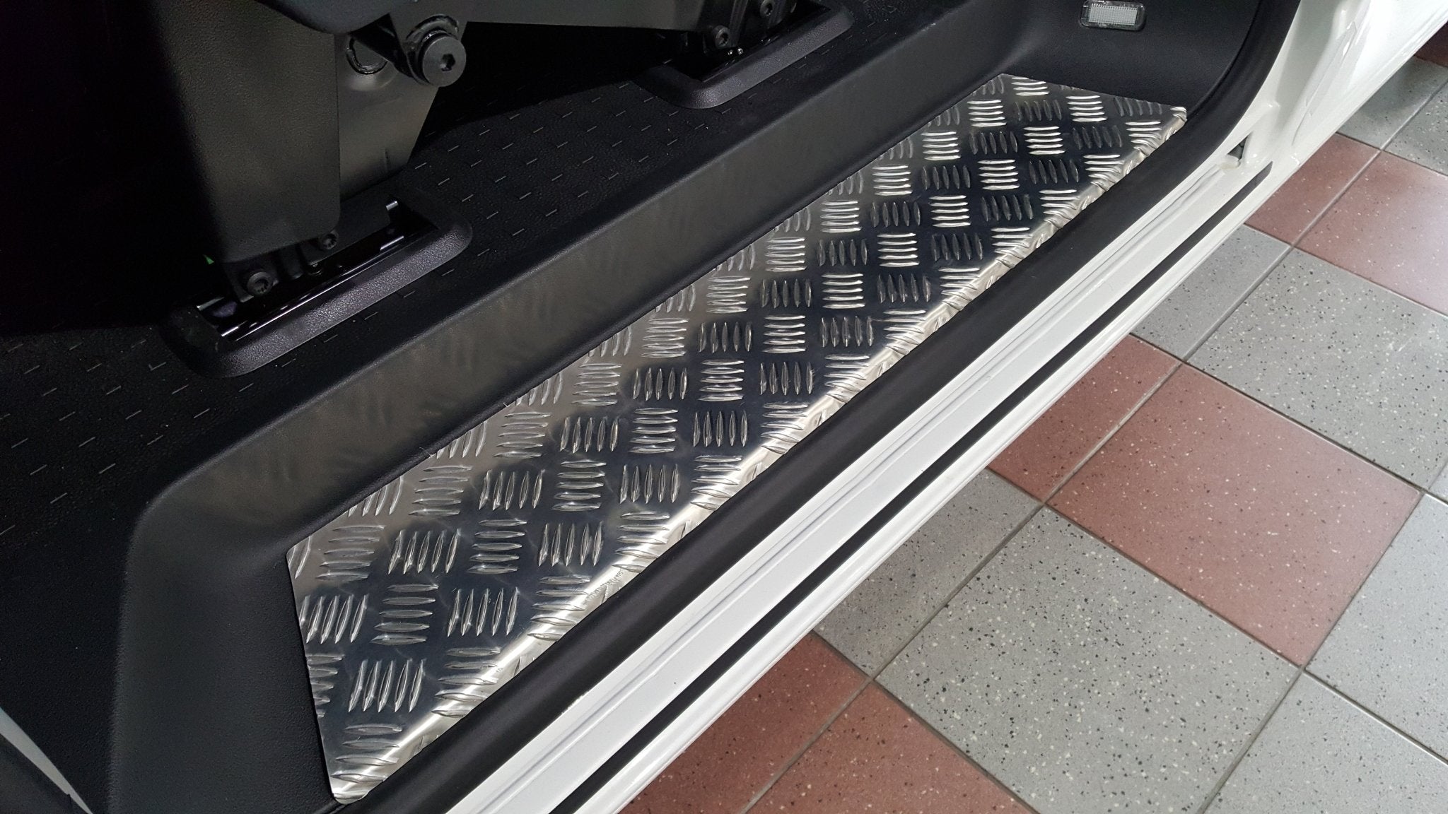 Sill Protector til VW Transporter Caravelle T5 T6 T6.1 - Rustfrit stål - Nærbillede detaljer | Carlevel