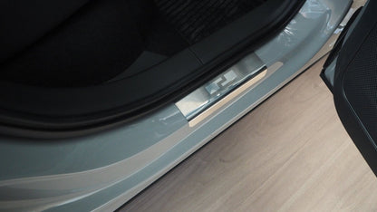 Tröskelskydd till Skoda Karoq/Karoq FL/Seat Ateca 2017+ – Rostfritt stål | Alu-Frost – närbild detaljer | Alu-Frost