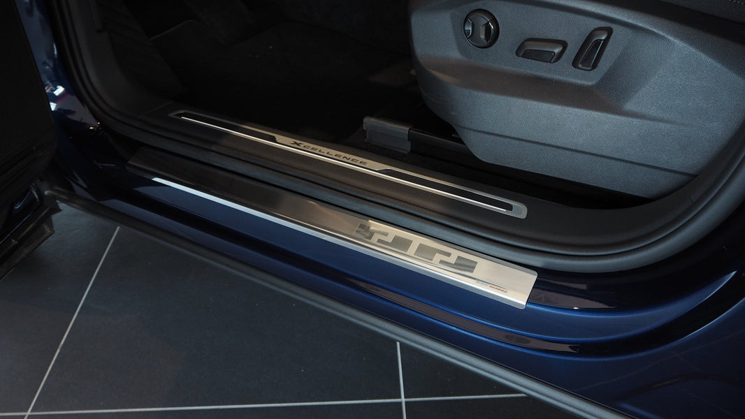 Tröskelskydd till Seat Tarraco 2018–2024 – rostfritt stål | Alu-Frost – produktbild framifrån | Alu-Frost