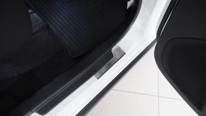 Tröskelskydd Suzuki Ignis III 2017+ – Rostfritt stål Alu-Frost – närbild detaljer | Alu-Frost