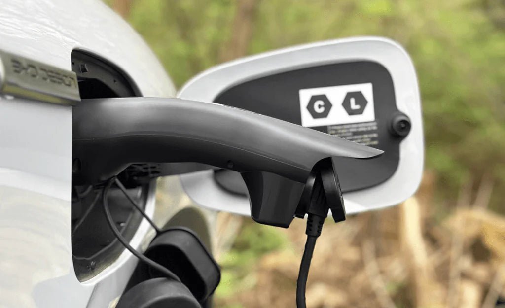 nærbillede af detaljer og materialer af Adapter Type 2 til Schuko 230 V 16A V2L Køretøj til last – Evconnect – Evconnect